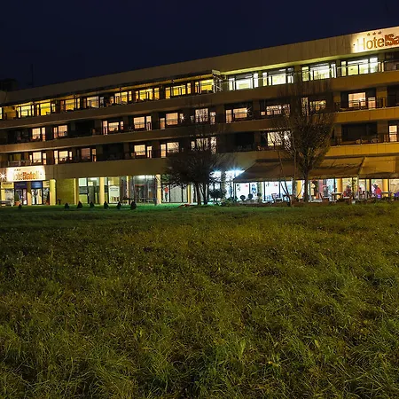 Ξενοδοχείο Satelit Πιεστάνυ