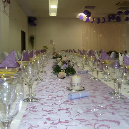 Satelit Ξενοδοχείο Πιεστάνυ