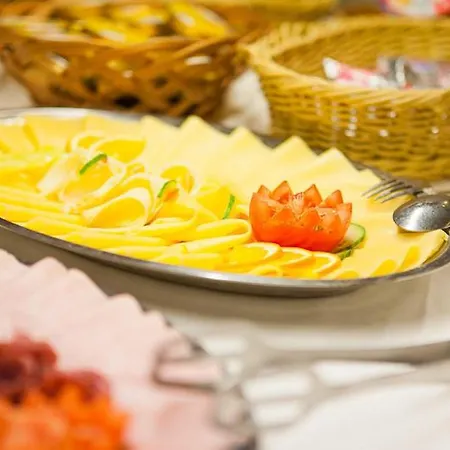 Satelit Πιεστάνυ