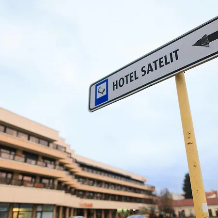 Satelit Πιεστάνυ